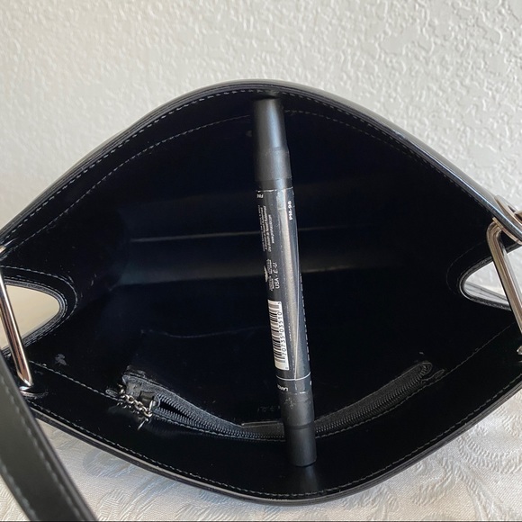 Gucci black leather G logo tote - Picture 10 of 15